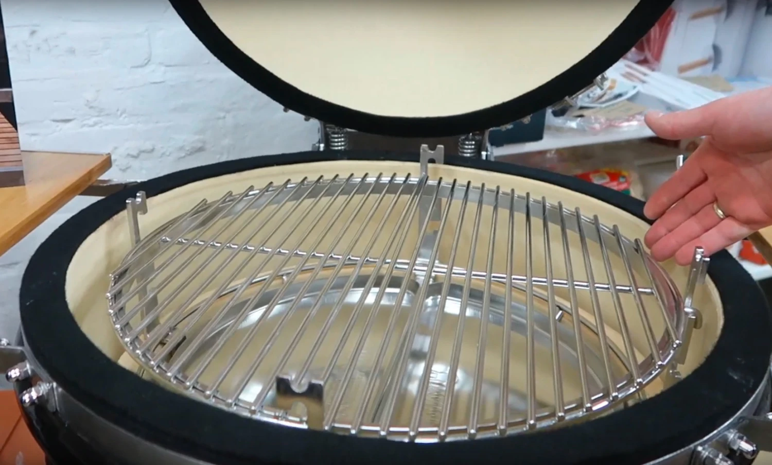 Kamado Monolith Le Chef Pro Series 2.0 Burdeos Con Pies 9 Kamado Monolith Le Chef Pro Series 2.0 Burdeos Con Pies - Imagen 9